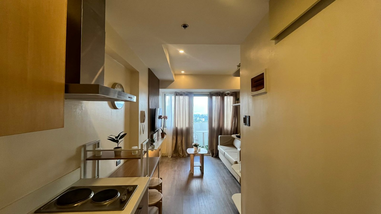 1019 STUDIO - Image 3